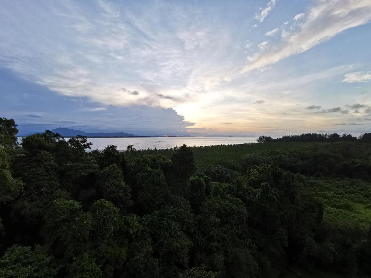 Santubong Suites B Just Like Home Damai Kuching Esterno foto