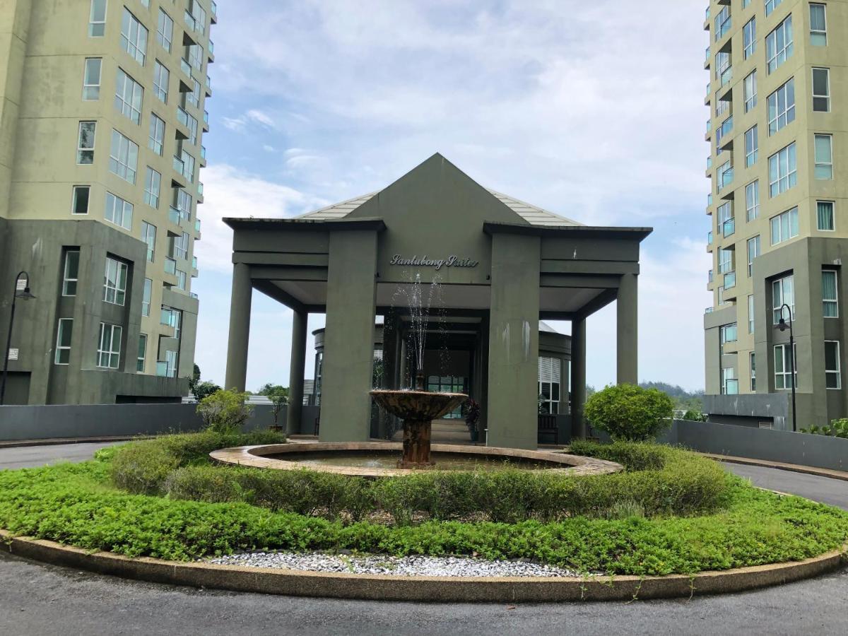 Santubong Suites B Just Like Home Damai Kuching Esterno foto